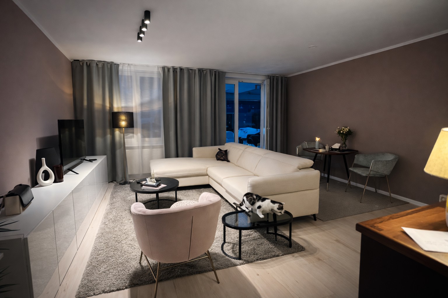 Warm Minimalism - Main view